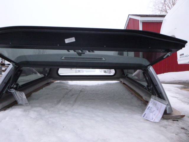 2019 - 2023 Ford Ranger 6' Leer 100R Silver Truck Cap 3 2019 - 2023 Ford Ranger 6' Leer 100R Silver Truck Cap - Image 3