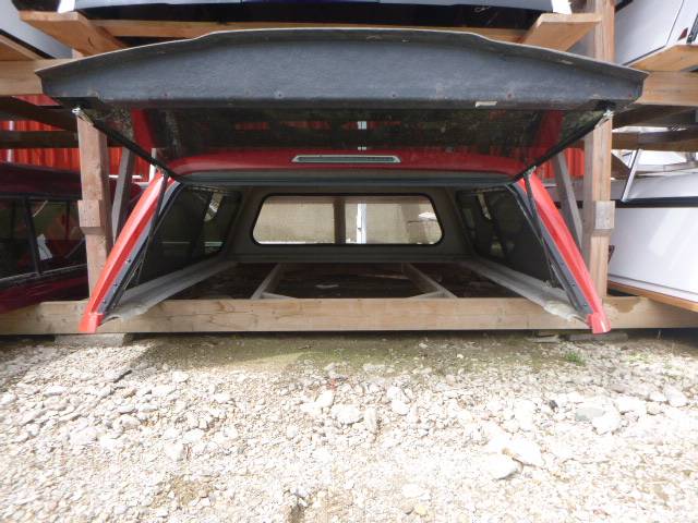 2017 - 2022 Ford Superduty F250/350/450 6'9 PQ Red Leer 100R Truck Cap 4 2017 - 2022 Ford Superduty F250/350/450 6'9 PQ Red Leer 100R Truck Cap - Image 4