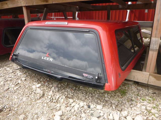 2017 - 2022 Ford Superduty F250/350/450 6'9 PQ Red Leer 100R Truck Cap 3 2017 - 2022 Ford Superduty F250/350/450 6'9 PQ Red Leer 100R Truck Cap - Image 3