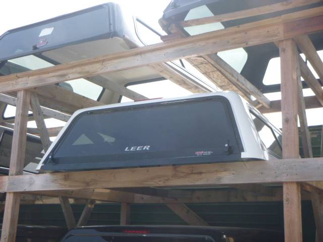 2014 - 2018 GMC Sierra or Chevrolet Silverado 6'6 GAZ Summit White Leer Legend Truck Cap 3 2014 - 2018 GMC Sierra or Chevrolet Silverado 6'6 GAZ Summit White Leer Legend Truck Cap - Image 3