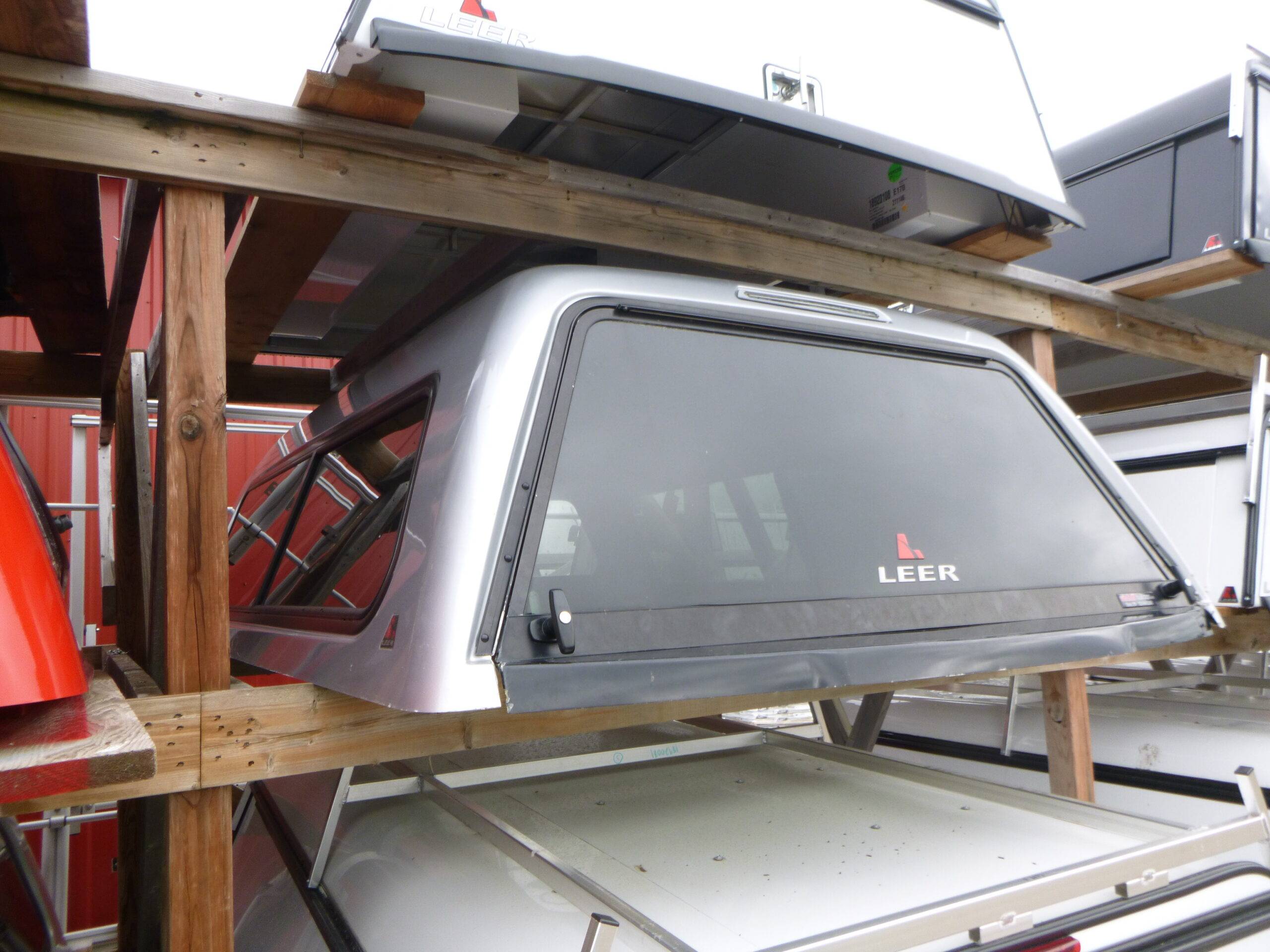 2017 - 2022 Ford Superduty F250/350/450 8' UX Ignot Silver Metallic Leer 180 Truck Cap 3 2017 - 2022 Ford Superduty F250/350/450 8' UX Ignot Silver Metallic Leer 180 Truck Cap - Image 3