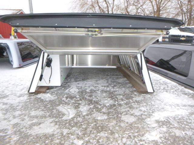 2015 - 2022 Chevrolet Colorado or GMC Canyon 6'2 White Leer Contractor Truck Cap 4 2015 - 2022 Chevrolet Colorado or GMC Canyon 6'2 White Leer Contractor Truck Cap - Image 4