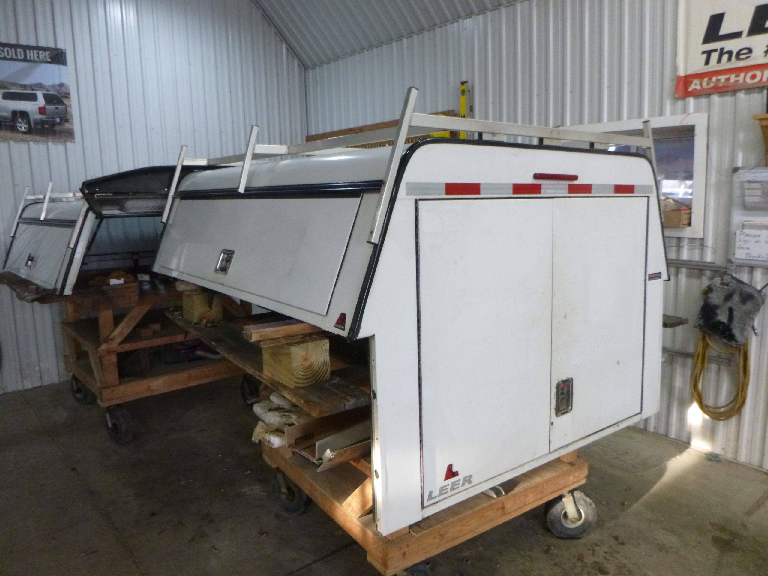 2004 - 2008 Ford F150 6'6 White Leer Contractor Truck Cap 3 2004 - 2008 Ford F150 6'6 White Leer Contractor Truck Cap - Image 3