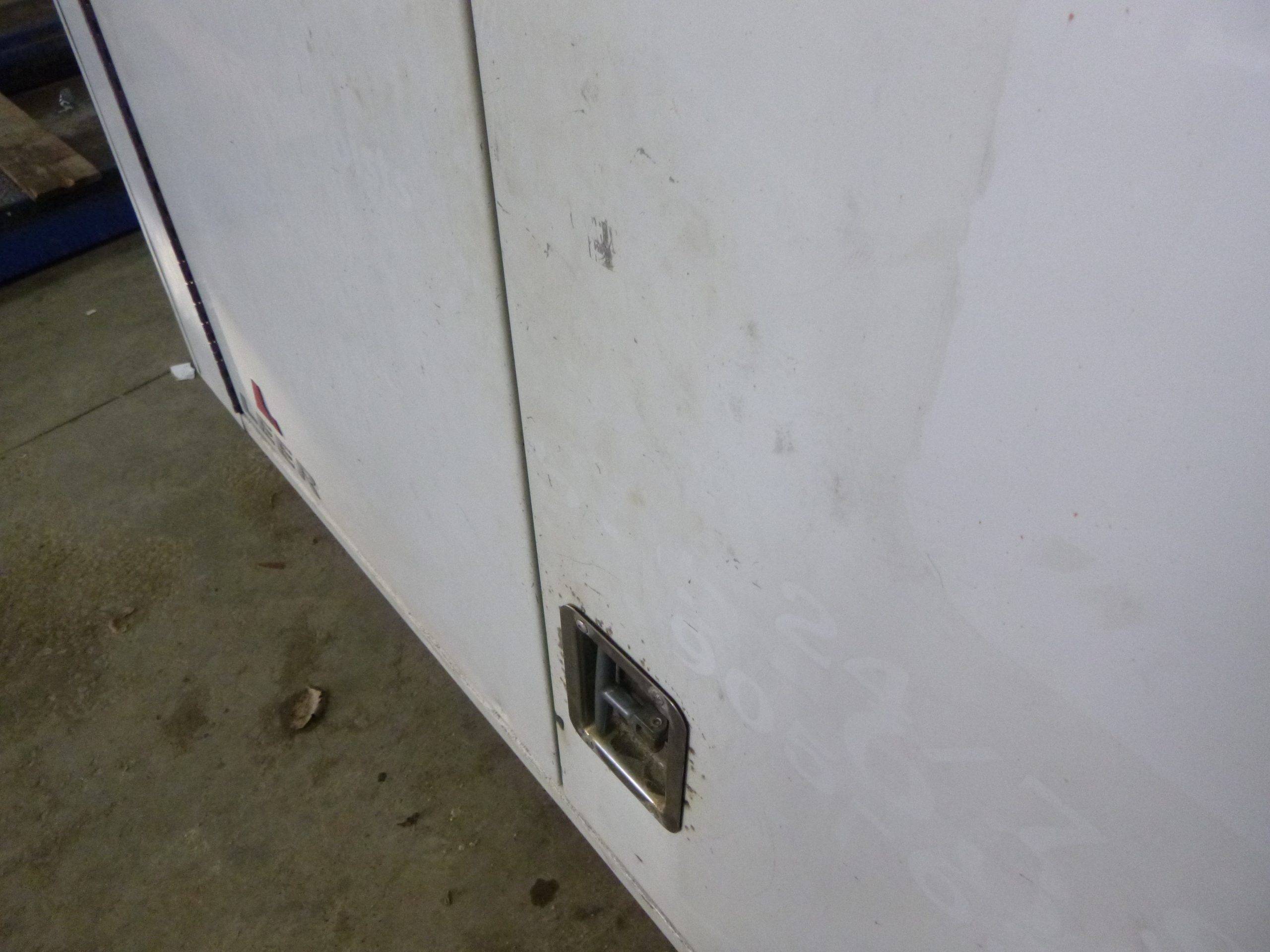 2004 - 2008 Ford F150 6'6 White Leer Contractor Truck Cap 5 2004 - 2008 Ford F150 6'6 White Leer Contractor Truck Cap - Image 5