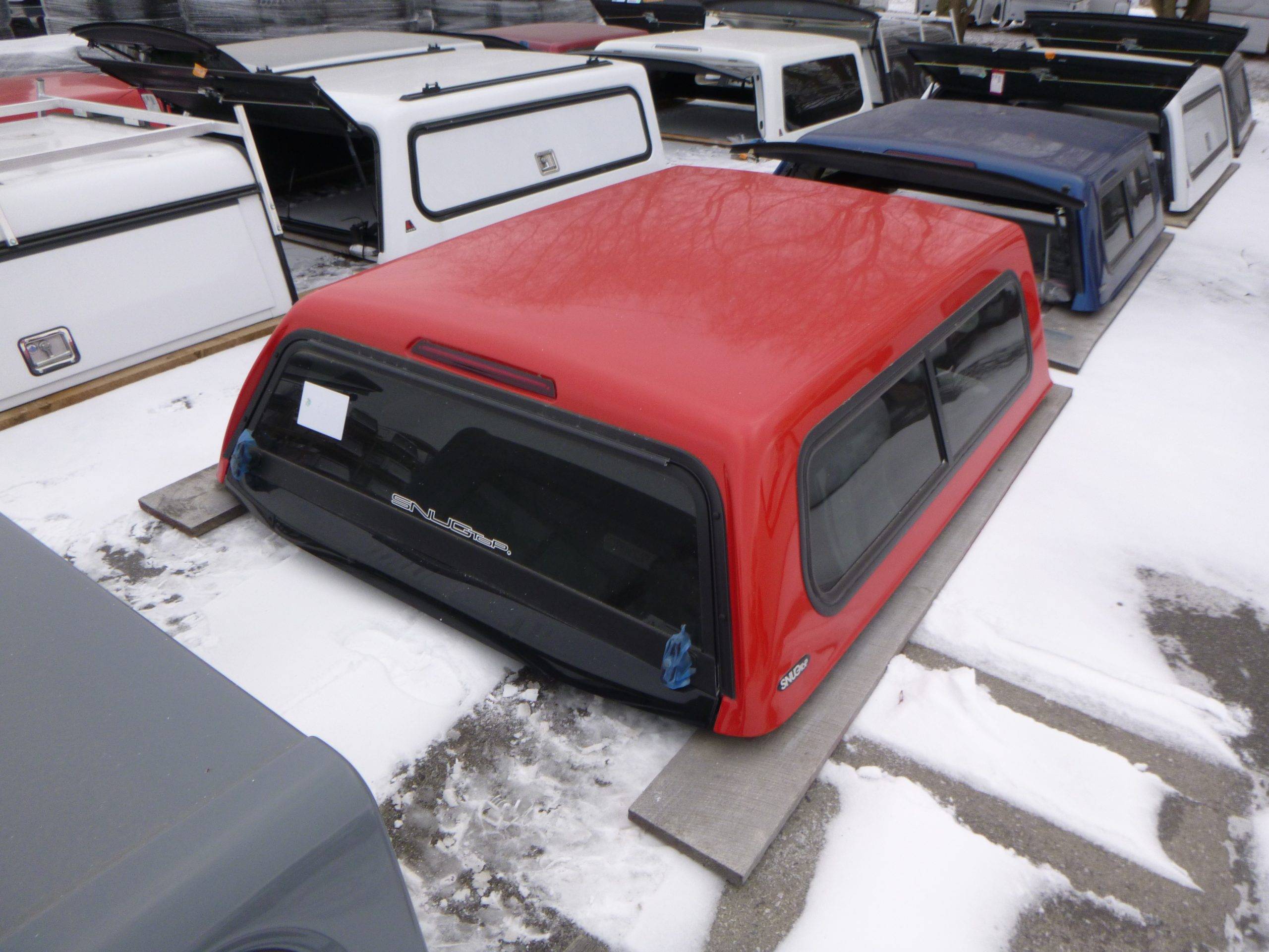 2019 - 2023 Ford Ranger 6' PQ Race Red Snug Top Truck Cap 3 2019 - 2023 Ford Ranger 6' PQ Race Red Snug Top Truck Cap - Image 3