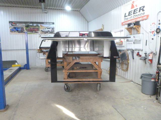 2023 - 2026 Ford Superduty 8' Black Leer DCC Truck Cap 4 2023 - 2026 Ford Superduty 8' Black Leer DCC Truck Cap - Image 4