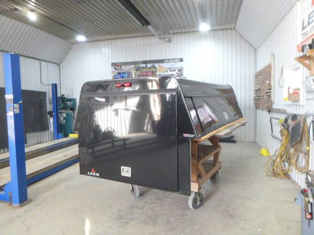 2023 - 2026 Ford Superduty 8' Black Leer DCC Truck Cap 3 2023 - 2026 Ford Superduty 8' Black Leer DCC Truck Cap - Image 3