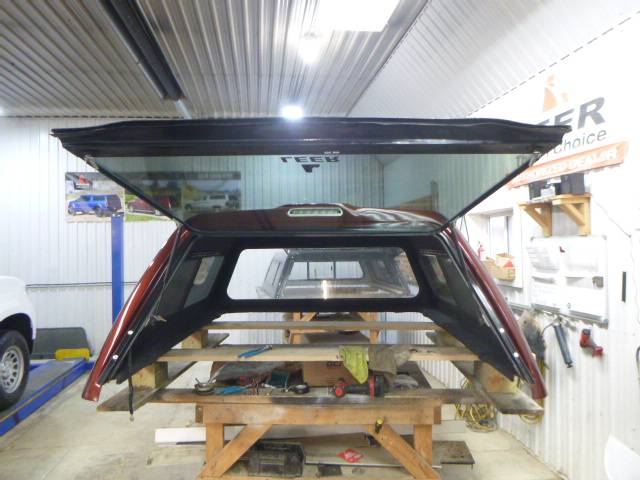 2008 - 2016 Ford Superduty F250/350/450 6'9 H7 Bronze Metallic Leer 180 Truck Cap 4 2008 - 2016 Ford Superduty F250/350/450 6'9 H7 Bronze Metallic Leer 180 Truck Cap - Image 4