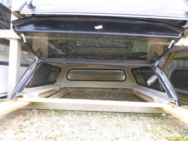 2023 - 2026 GMC Canyon NEW 5'2 GBA Black Leer 100S Truck Cap - Image 4