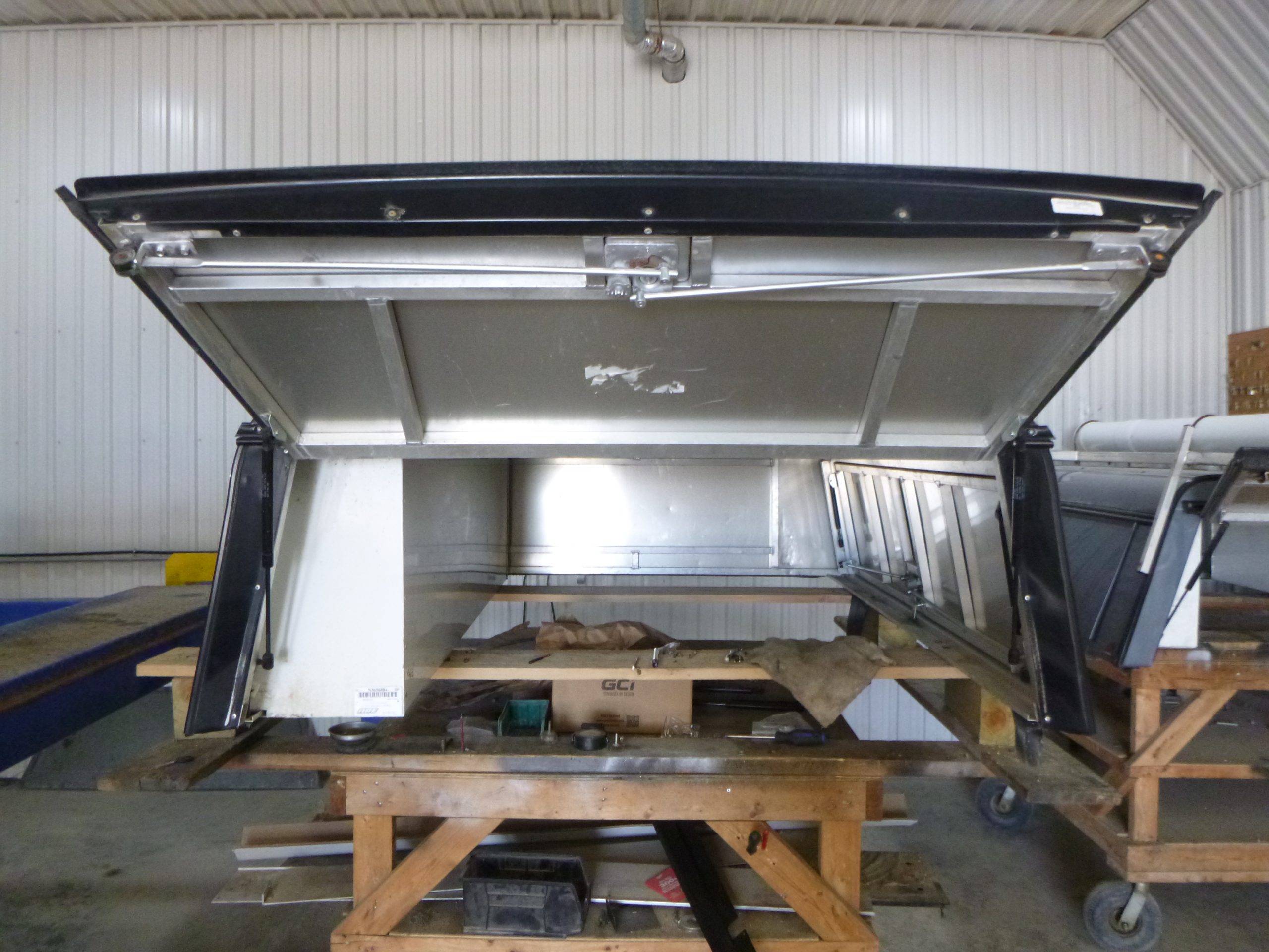 2015 - 2022 Chevrolet Colorado or GMC Canyon 6'2 Black ARE Contractor Truck Cap 4 2015 - 2022 Chevrolet Colorado or GMC Canyon 6'2 Black ARE Contractor Truck Cap - Image 4