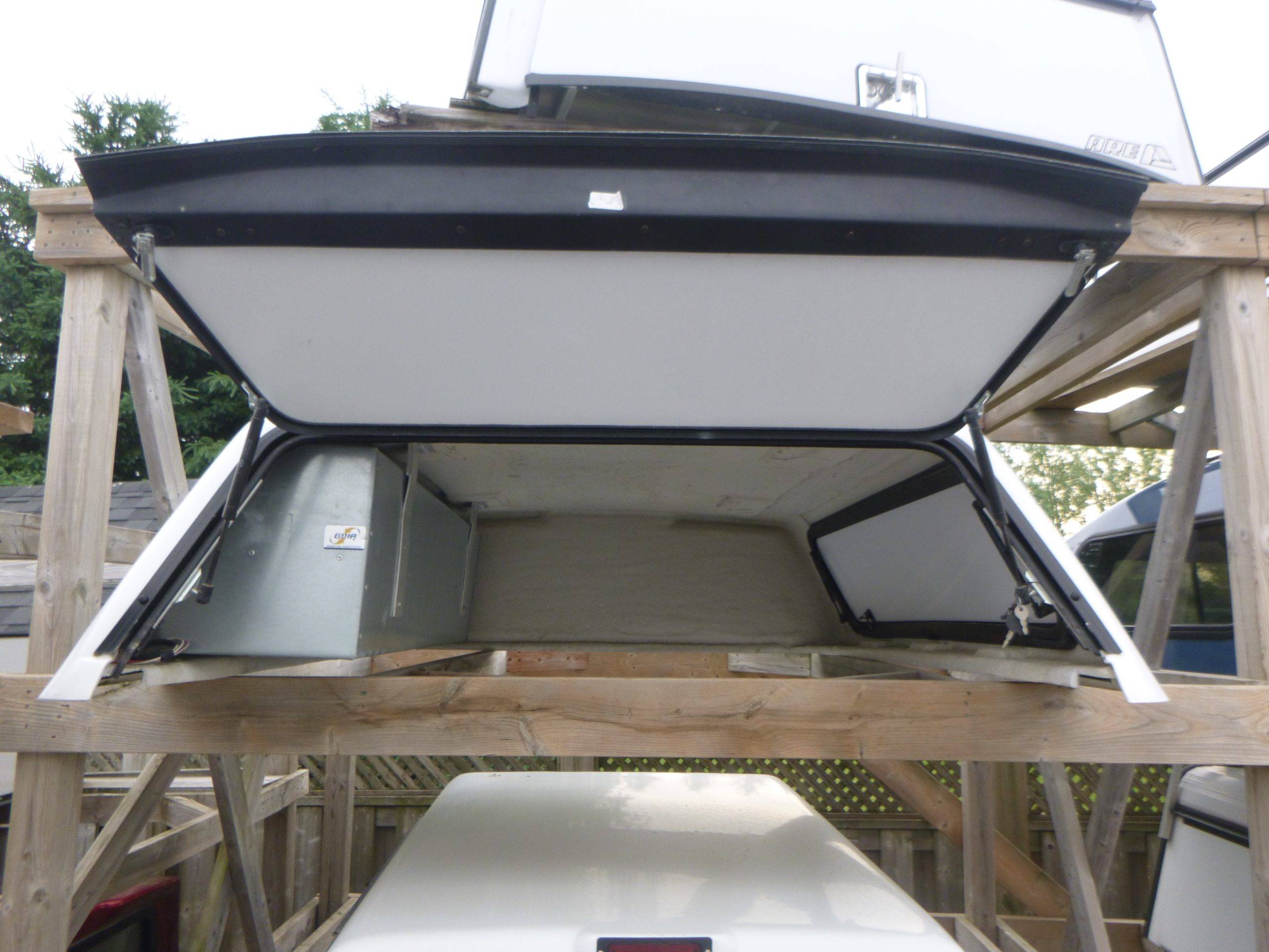 2019 - 2023 Ford Ranger 6' White Truck Cap 4 2019 - 2023 Ford Ranger 6' White Truck Cap - Image 4