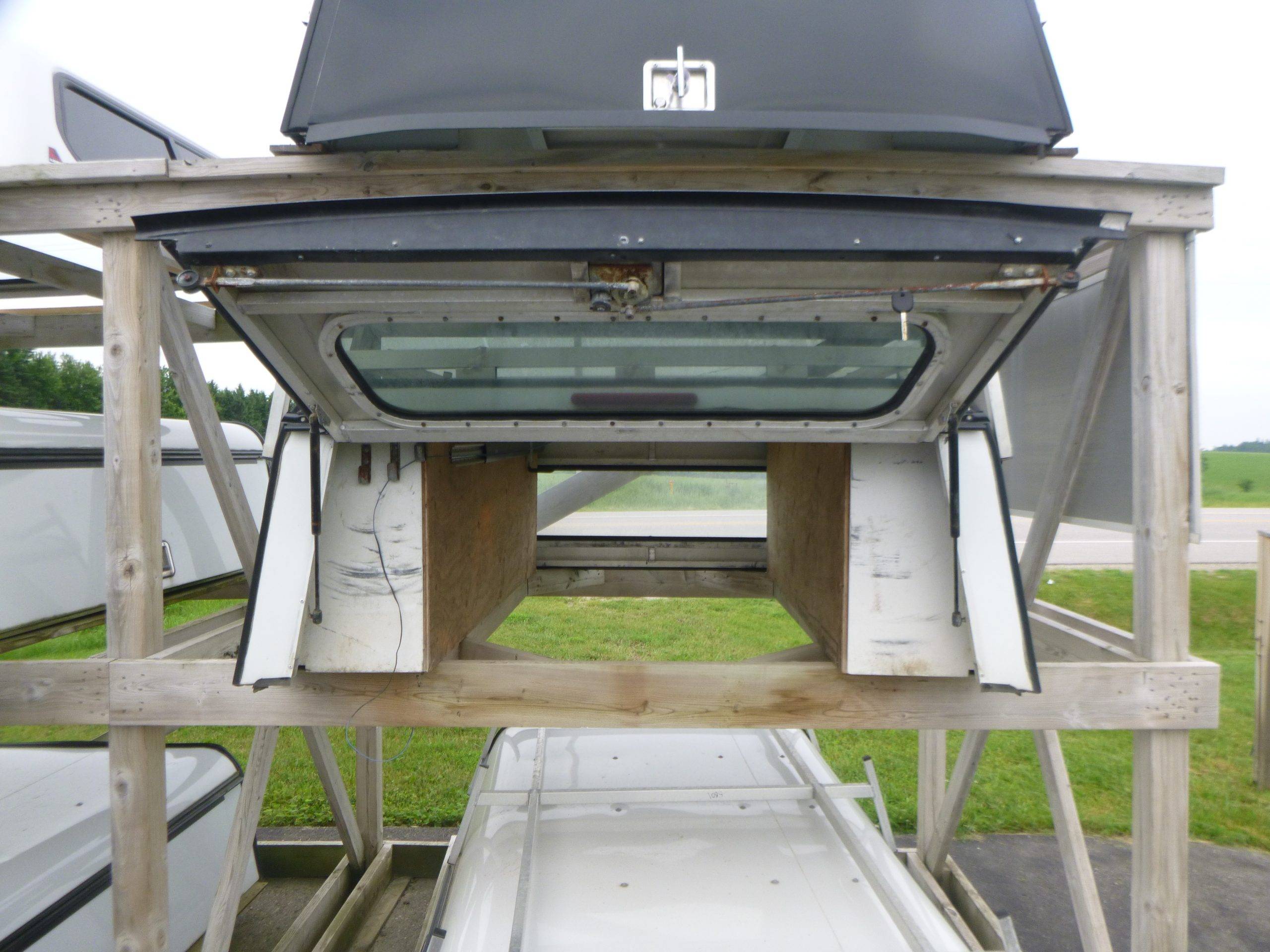 2016 - 2023 Toyota Tacoma 6'2 White ARE Contractor Truck Cap 4 2016 - 2023 Toyota Tacoma 6'2 White ARE Contractor Truck Cap - Image 4