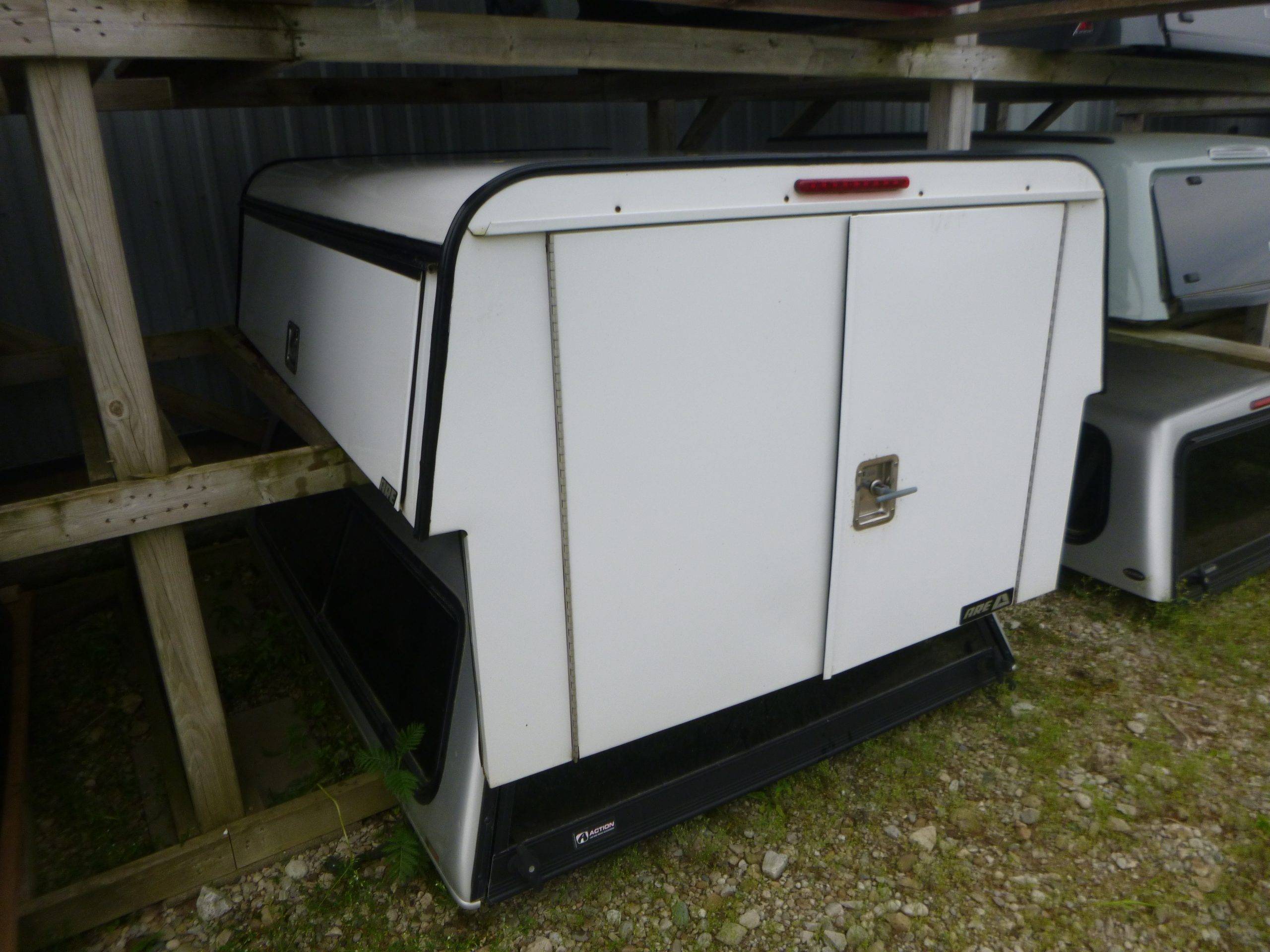 2005 - 2011 Dodge Dakota 6'7 White ARE Contractor Truck Cap 2 2005 - 2011 Dodge Dakota 6'7 White ARE Contractor Truck Cap - Image 2