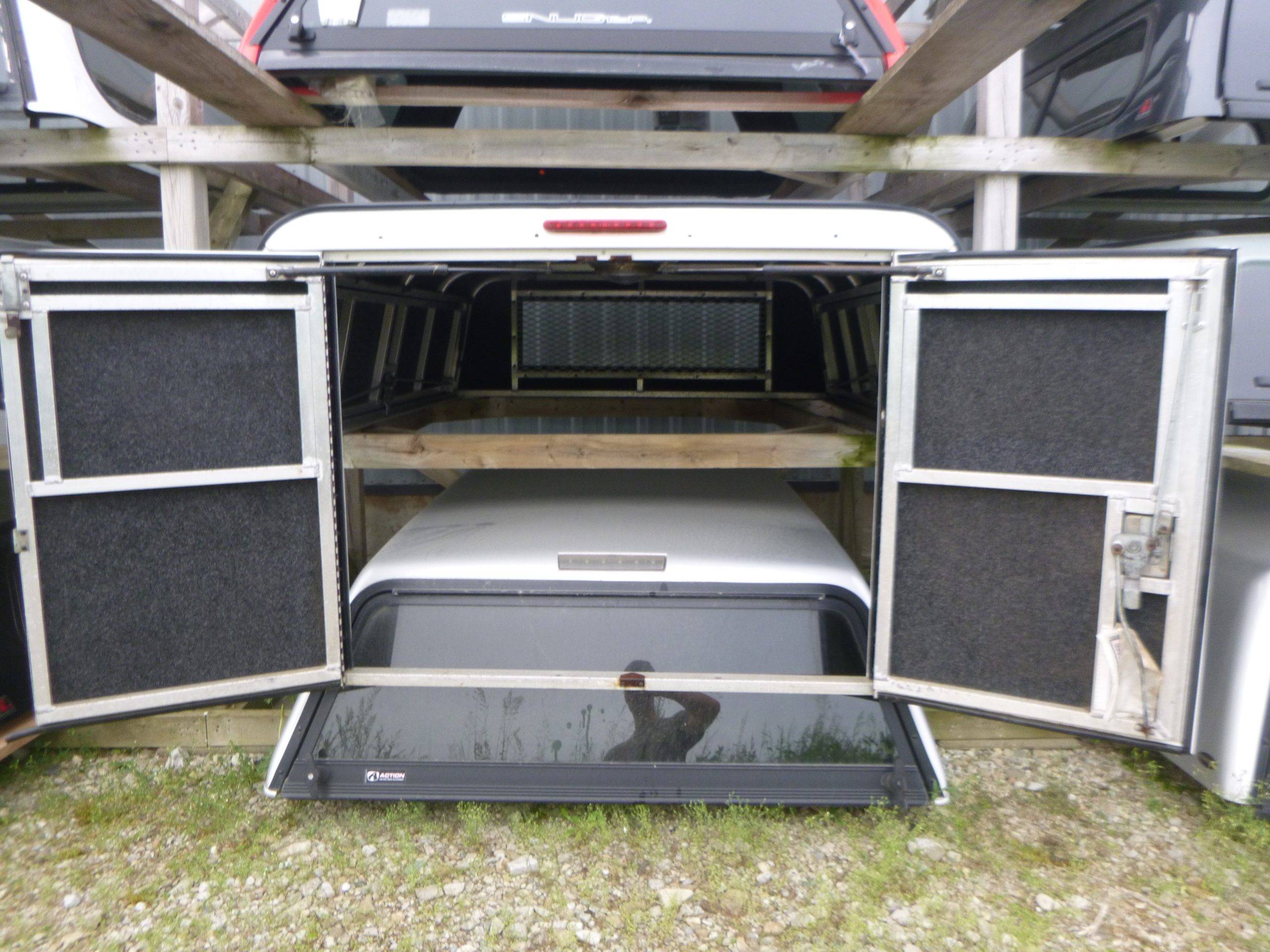 2005 - 2011 Dodge Dakota 6'7 White ARE Contractor Truck Cap 4 2005 - 2011 Dodge Dakota 6'7 White ARE Contractor Truck Cap - Image 4