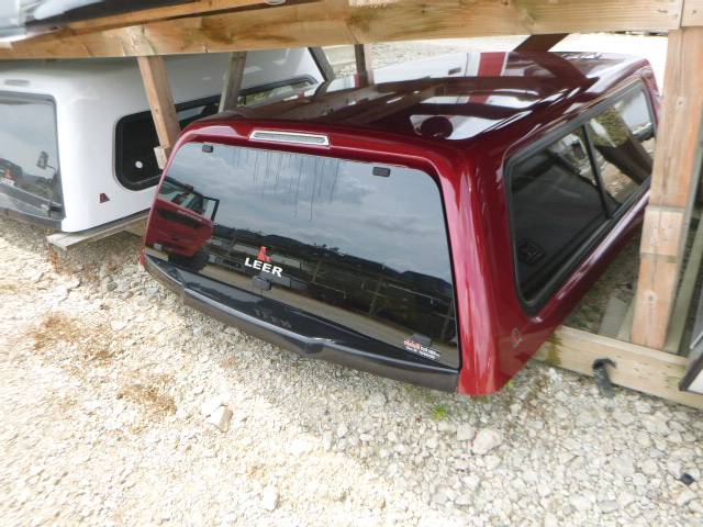 2017 - 2022 Ford Superduty F250/350/450 6'9 RR Ruby Red Leer 100XR Truck Cap 3 2017 - 2022 Ford Superduty F250/350/450 6'9 RR Ruby Red Leer 100XR Truck Cap - Image 3