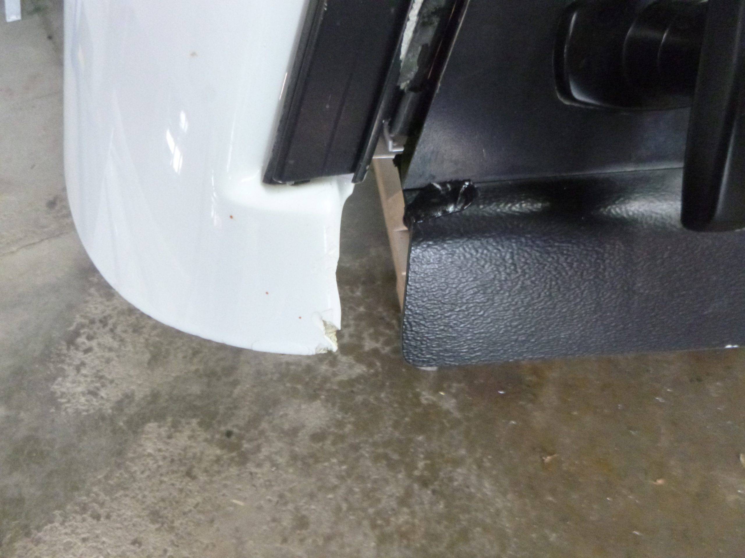 2014 - 2018 GMC Sierra or Chevrolet Silverado 6'6 GAZ Summit White Leer 180 Truck Cap 7 2014 - 2018 GMC Sierra or Chevrolet Silverado 6'6 GAZ Summit White Leer 180 Truck Cap - Image 7