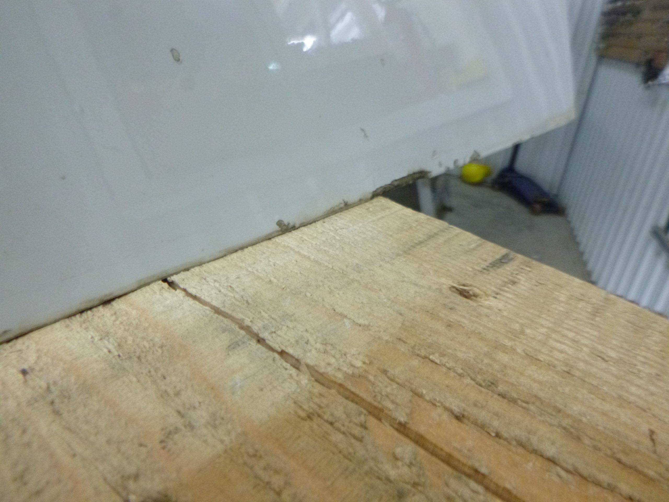 2014 - 2018 GMC Sierra or Chevrolet Silverado 6'6 GAZ Summit White Leer 180 Truck Cap 10 2014 - 2018 GMC Sierra or Chevrolet Silverado 6'6 GAZ Summit White Leer 180 Truck Cap - Image 10