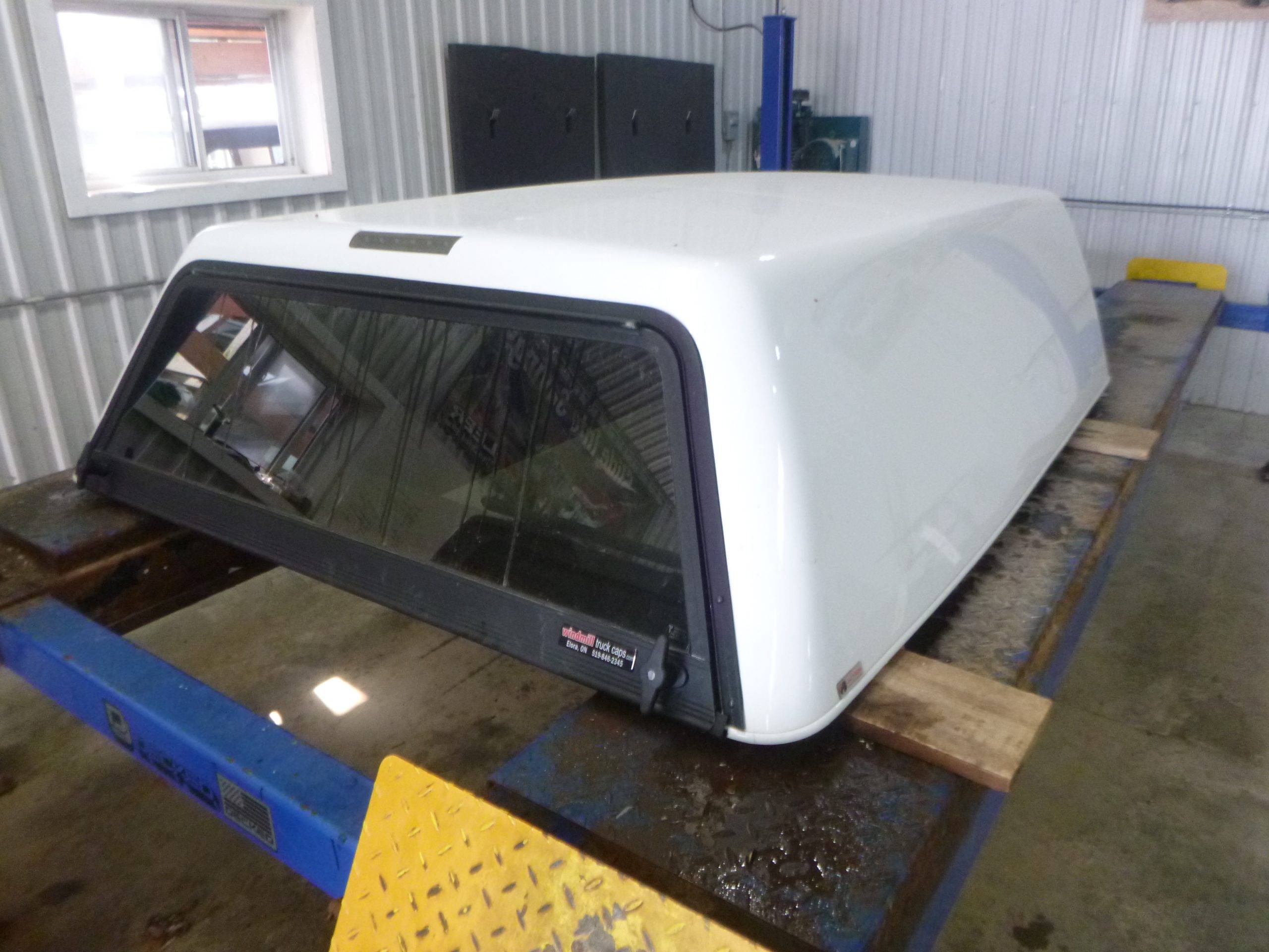 2007 - 2013 Chevrolet Silverado 6'6 50 Olympic White Truck Cap - Image 3