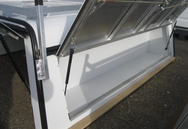 Dodge Ram 8' NEW White Swiss Contractor Truck Cap 5 Dodge Ram 8' NEW White Swiss Contractor Truck Cap - Image 5