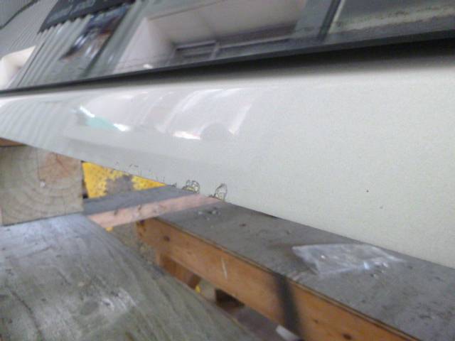 2007 - 2013 GMC Sierra 5'8 Crew Cab Fine Silver Birch Leer100XL Truck Cap - Image 4