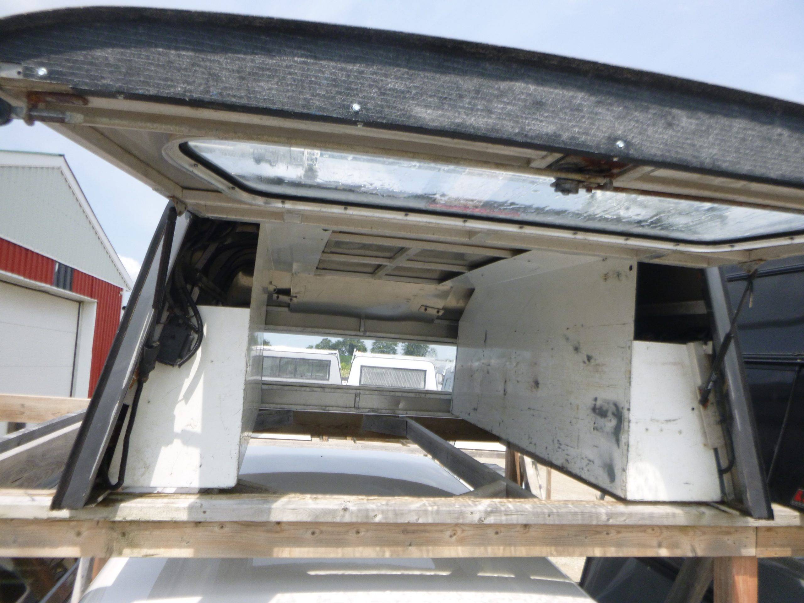 2016 - 2024 Nissan Titan 6'6 KAD Gunmetal Grey Leer Contractor Truck Cap 4 2016 - 2024 Nissan Titan 6'6 KAD Gunmetal Grey Leer Contractor Truck Cap - Image 4