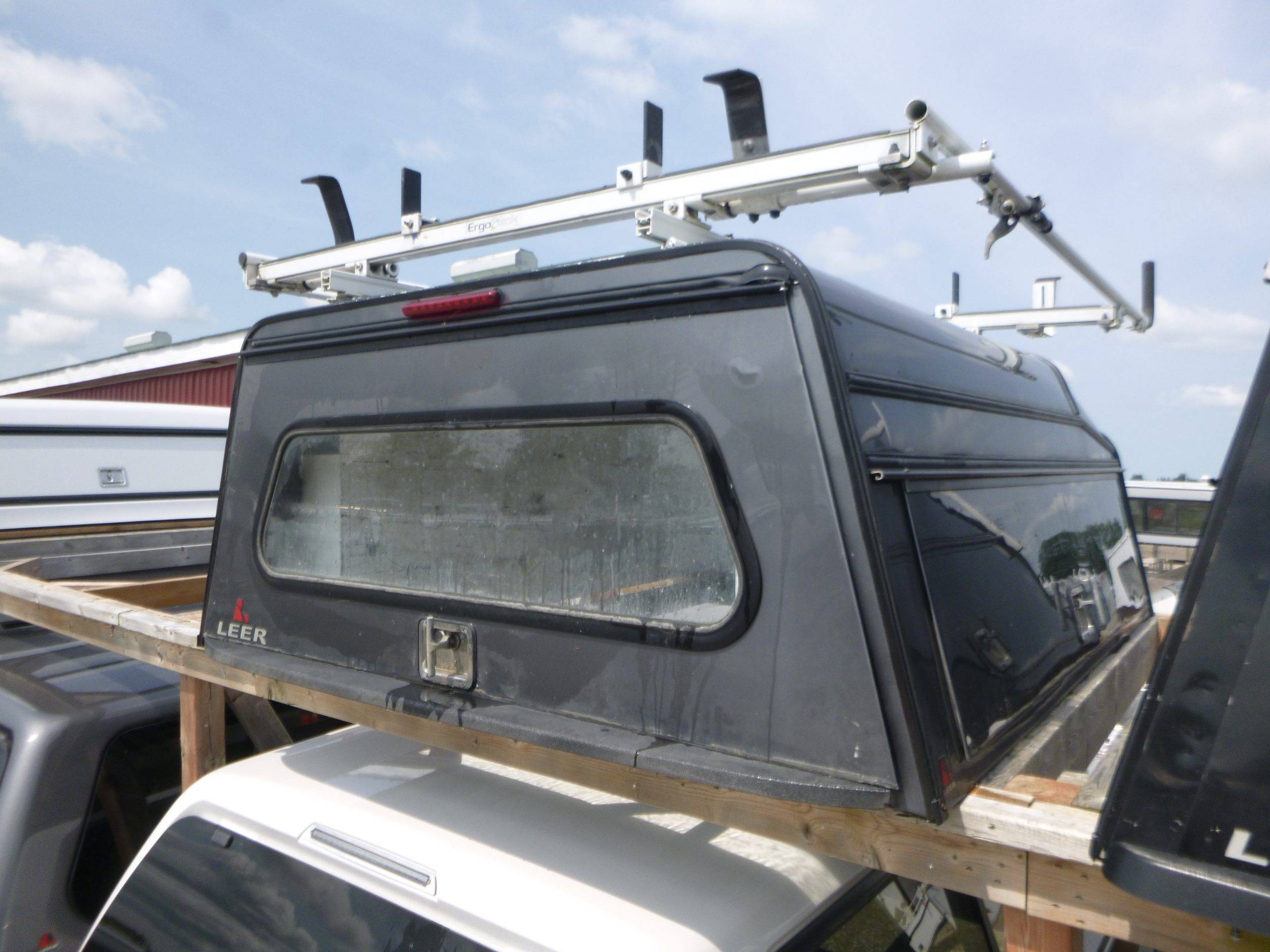 2016 - 2024 Nissan Titan 6'6 KAD Gunmetal Grey Leer Contractor Truck Cap 3 2016 - 2024 Nissan Titan 6'6 KAD Gunmetal Grey Leer Contractor Truck Cap - Image 3