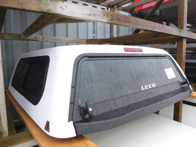 2023 - 2026 Chevrolet Colorado NEW 5'2 GAZ Summit White Leer 100S Truck Cap - Image 3