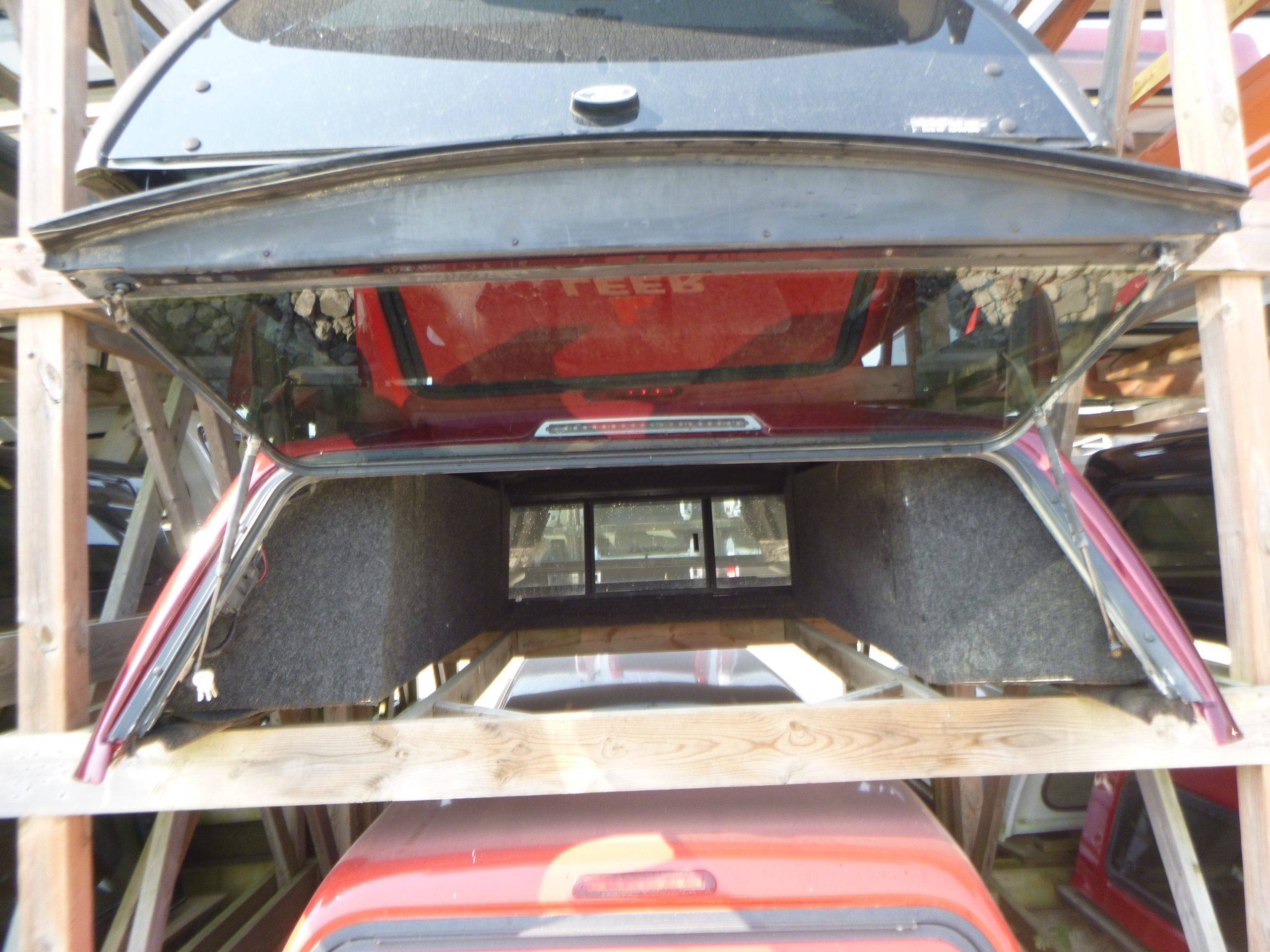 2019 - 2026 Dodge Ram 1500 New Body Style 6'4 PRV Red Leer 100RCC Truck Cap 4 2019 - 2026 Dodge Ram 1500 New Body Style 6'4 PRV Red Leer 100RCC Truck Cap - Image 4