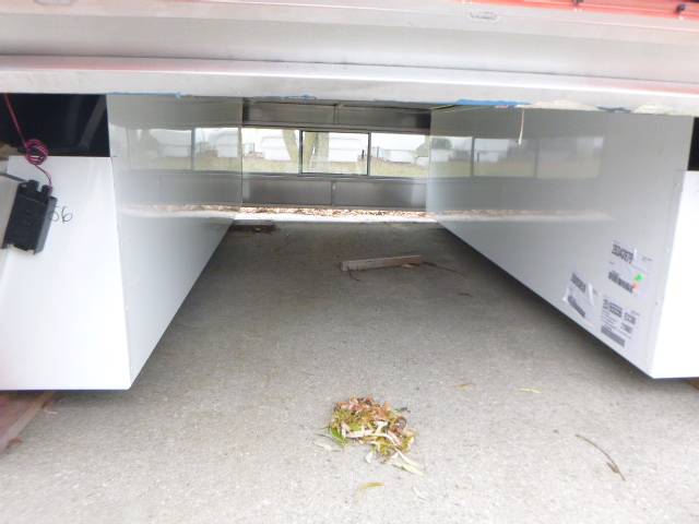 2023 - 2026 Ford Superduty F250/350/450 8' D4 Red Leer Contractor Truck Cap 4 2023 - 2026 Ford Superduty F250/350/450 8' D4 Red Leer Contractor Truck Cap - Image 4