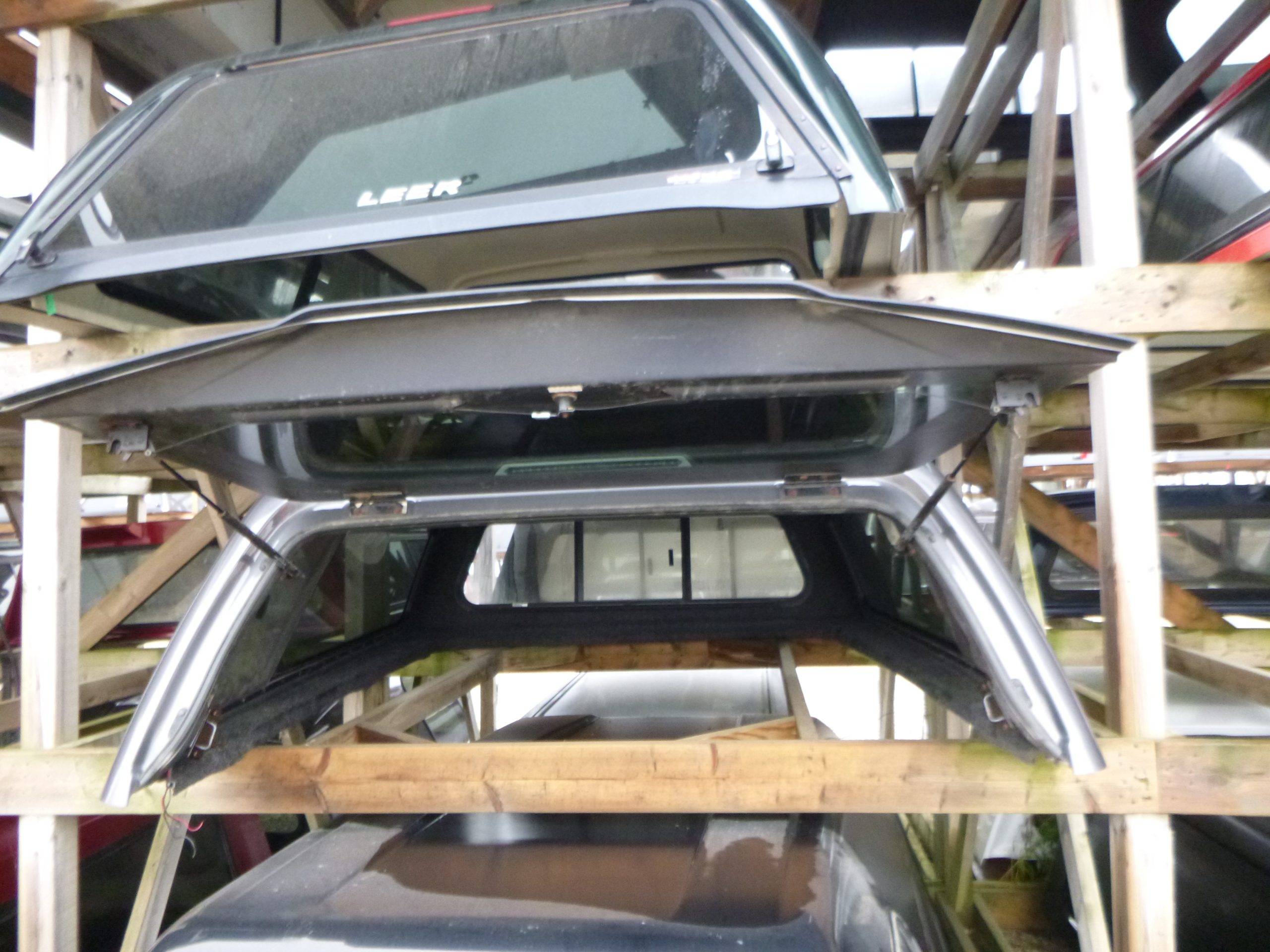 2017 - 2022 Ford Superduty F250/350/450 6'9 M7 Carbonized Grey Leer100XL Truck Cap 4 2017 - 2022 Ford Superduty F250/350/450 6'9 M7 Carbonized Grey Leer100XL Truck Cap - Image 4