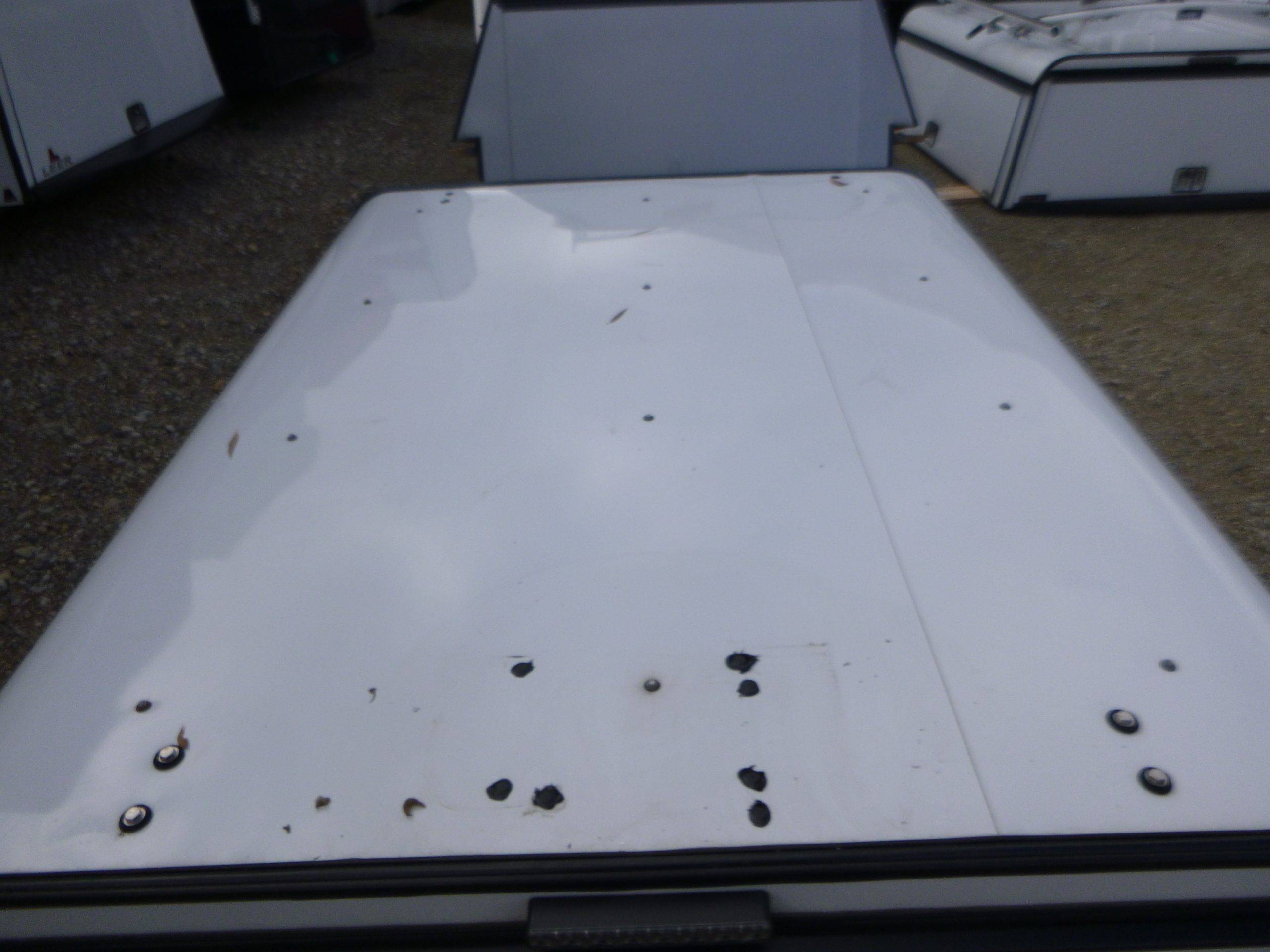 2017 - 2022 Ford Superduty F250/350/450 6'9 White ARE Contractor Truck Cap 5 2017 - 2022 Ford Superduty F250/350/450 6'9 White ARE Contractor Truck Cap - Image 5