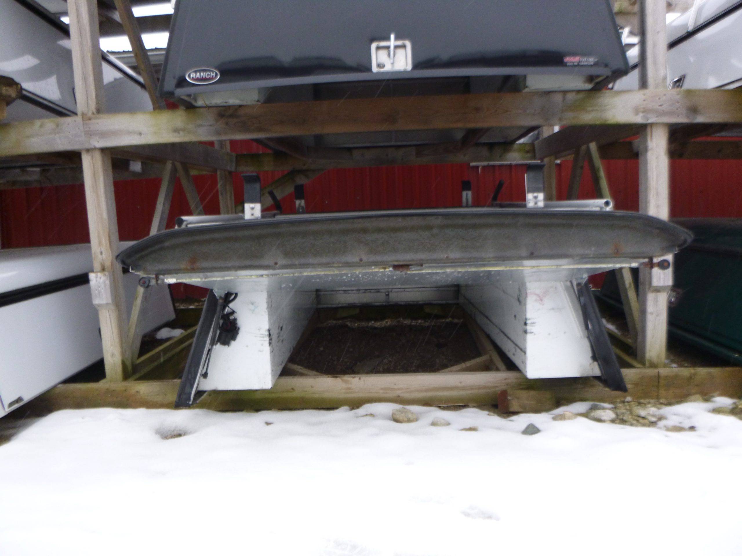 2016 - 2024 Nissan Titan 6'6 Black Leer Contractor Truck Cap 4 2016 - 2024 Nissan Titan 6'6 Black Leer Contractor Truck Cap - Image 4