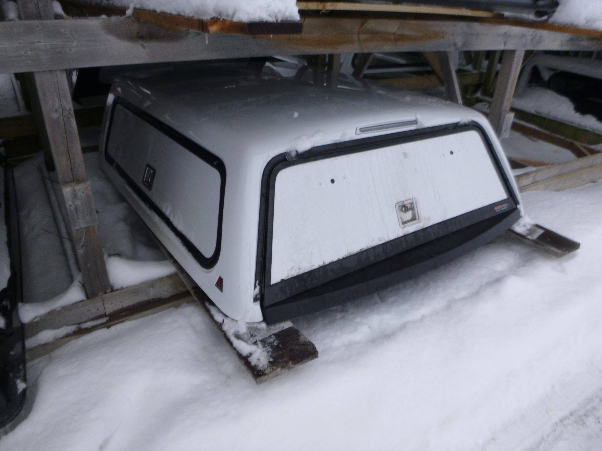 2019 - 2026 Dodge Ram 1500 6'4 New Body Style PW7 Bright White Leer100RCC Truck Cap 3 2019 - 2026 Dodge Ram 1500 6'4 New Body Style PW7 Bright White Leer100RCC Truck Cap - Image 3