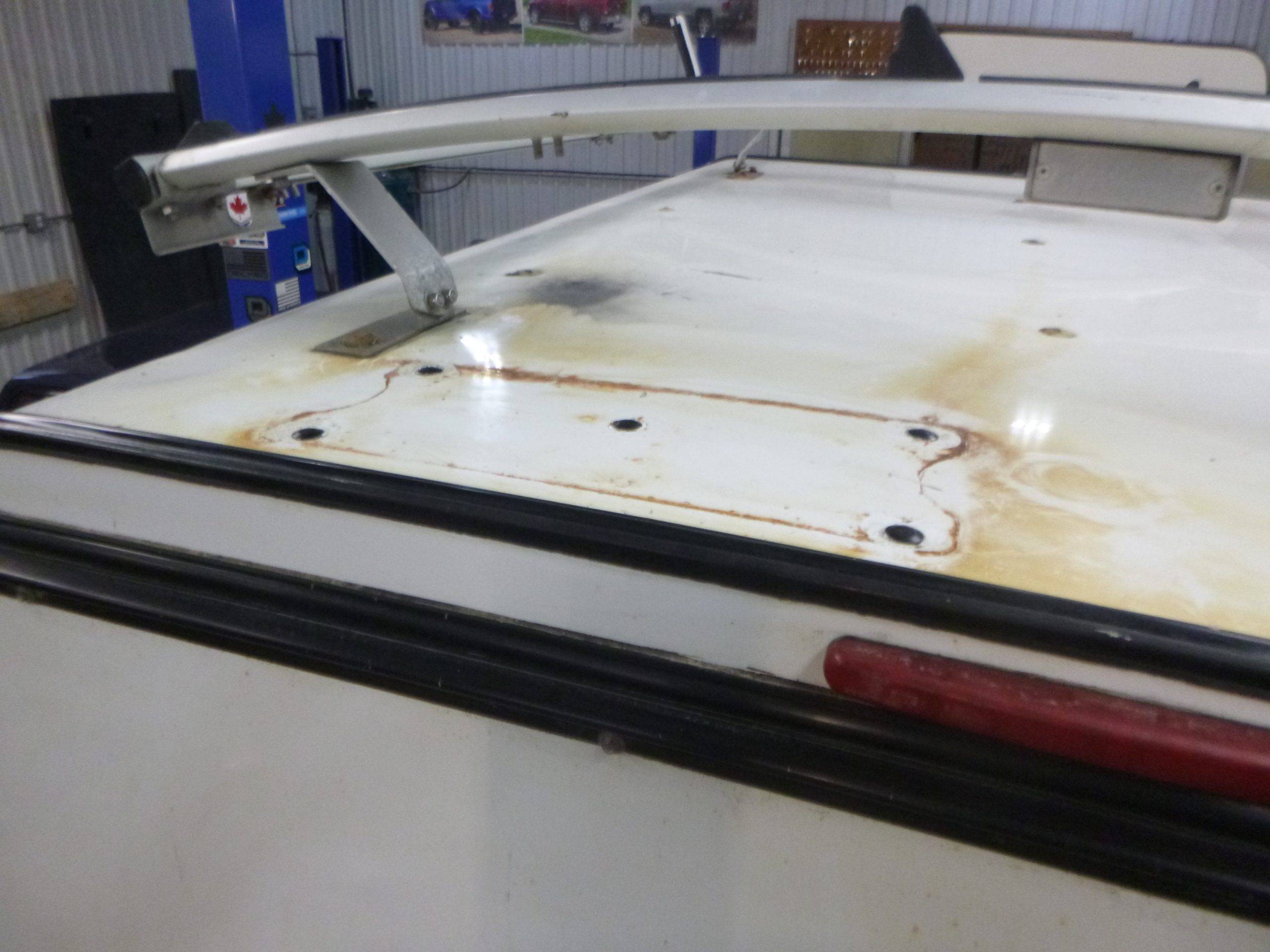 2008 - 2016 Ford Superduty F250/350/450 6'9 White ARE Contractor Truck Cap 5 2008 - 2016 Ford Superduty F250/350/450 6'9 White ARE Contractor Truck Cap - Image 5