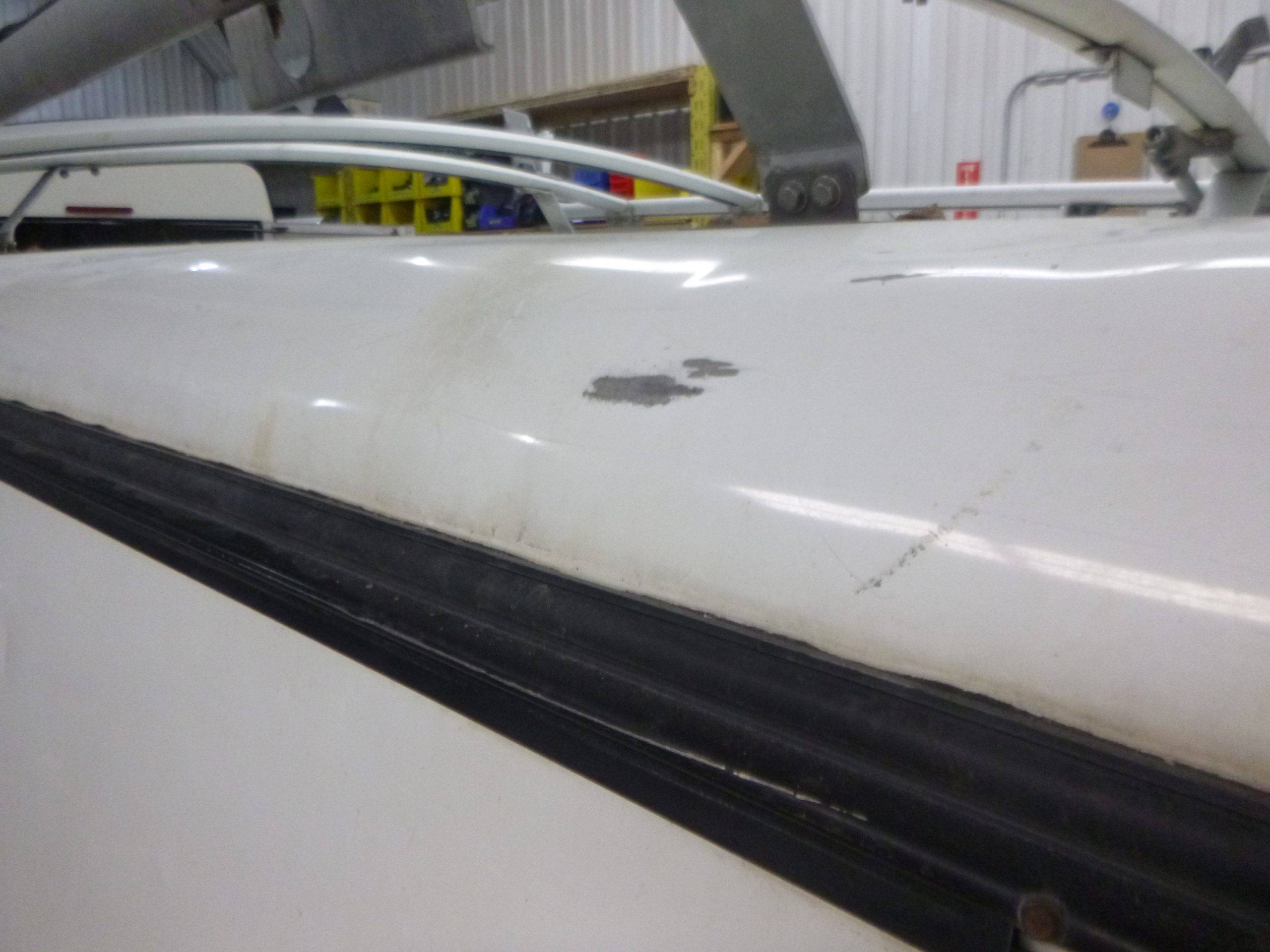 2008 - 2016 Ford Superduty F250/350/450 6'9 White ARE Contractor Truck Cap 7 2008 - 2016 Ford Superduty F250/350/450 6'9 White ARE Contractor Truck Cap - Image 7