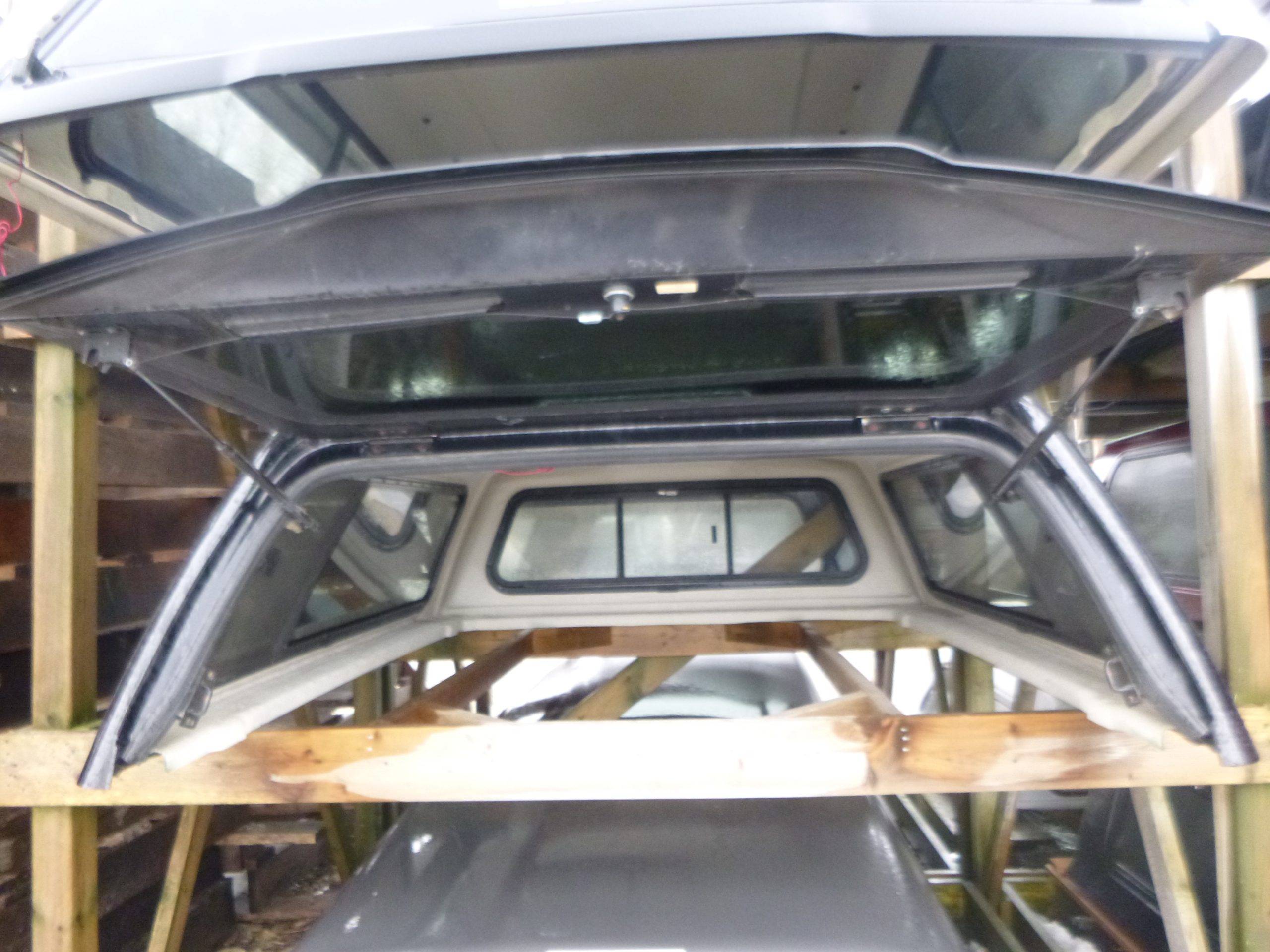 2017 - 2022 Ford Superduty F250/350/450 6'9 G1 Shadow Black Leer 100XL Truck Cap 4 2017 - 2022 Ford Superduty F250/350/450 6'9 G1 Shadow Black Leer 100XL Truck Cap - Image 4