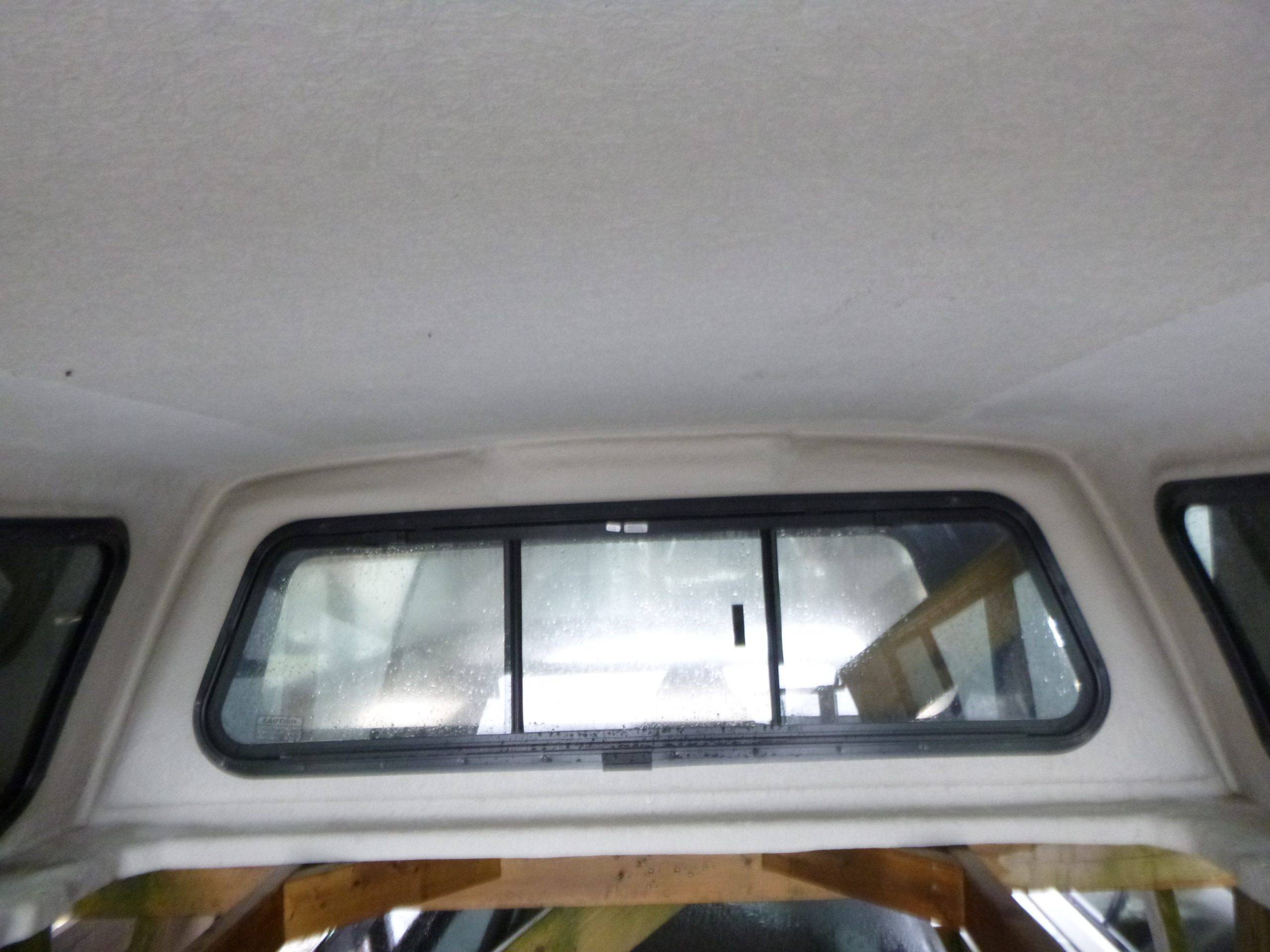 2017 - 2022 Ford Superduty F250/350/450 6'9 G1 Shadow Black Leer 100XL Truck Cap 5 2017 - 2022 Ford Superduty F250/350/450 6'9 G1 Shadow Black Leer 100XL Truck Cap - Image 5