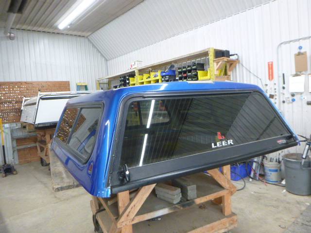 2009 - 2014 Ford F150 5'6 SZ Blue Flame Leer100R Truck Cap 3 2009 - 2014 Ford F150 5'6 SZ Blue Flame Leer100R Truck Cap - Image 3