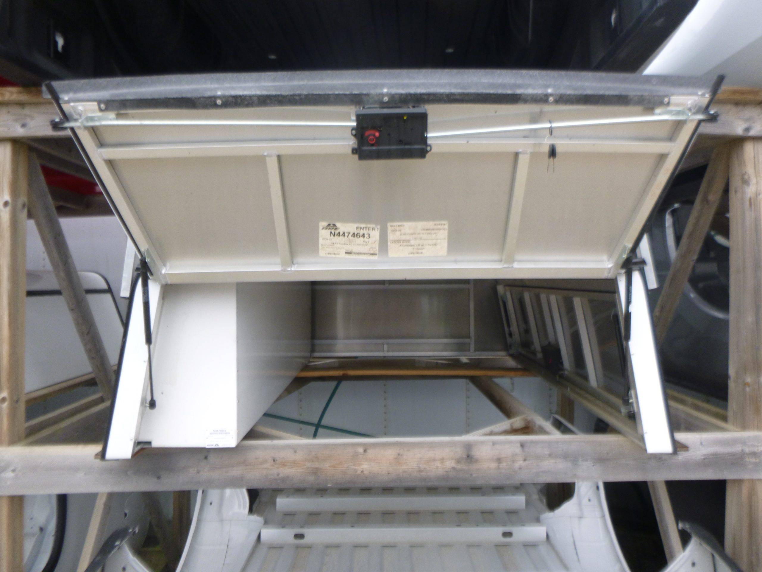 2022 - 2026 Nissan Frontier 6'2 White ARE Contractor Truck Cap 4 2022 - 2026 Nissan Frontier 6'2 White ARE Contractor Truck Cap - Image 4