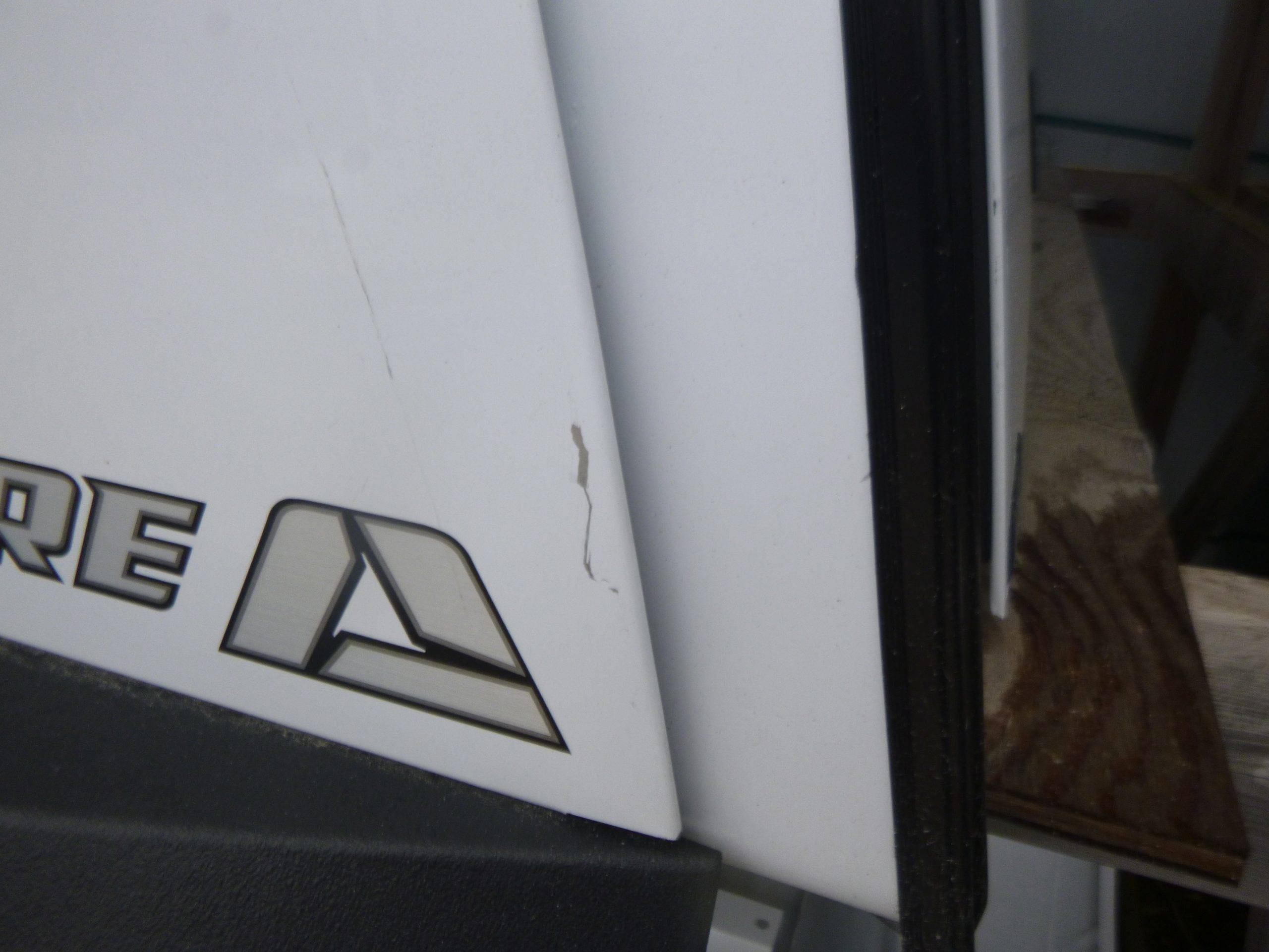 2022 - 2026 Nissan Frontier 6'2 White ARE Contractor Truck Cap 5 2022 - 2026 Nissan Frontier 6'2 White ARE Contractor Truck Cap - Image 5