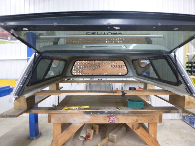 2016 - 2023 Toyota Tacoma 6'2 1D6 Silver Sky Century Truck Cap 4 2016 - 2023 Toyota Tacoma 6'2 1D6 Silver Sky Century Truck Cap - Image 4