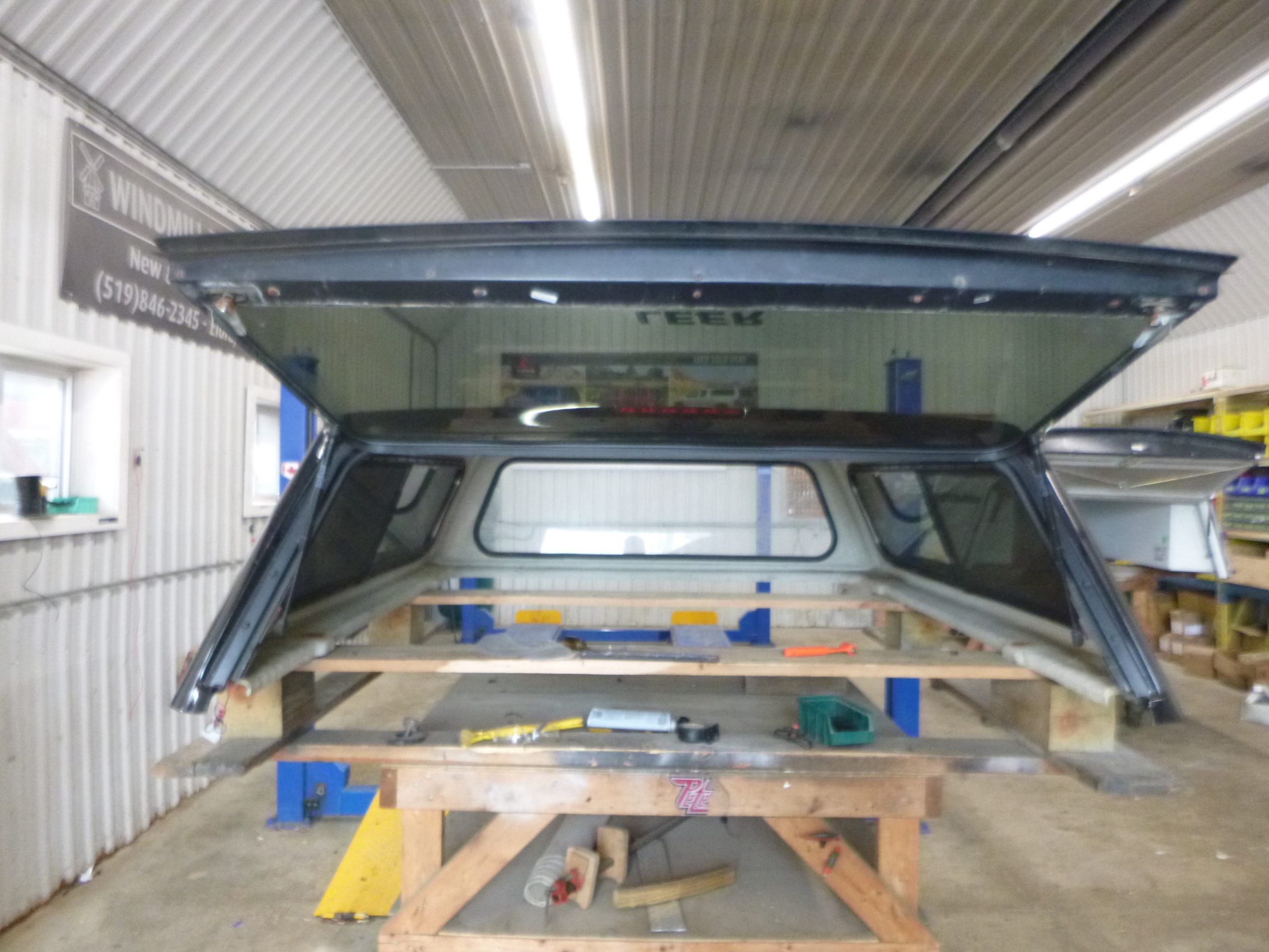 2014 - 2018 GMC Sierra or Chevrolet Silverado 6'6 41 Black Leer Legend Truck Cap 4 2014 - 2018 GMC Sierra or Chevrolet Silverado 6'6 41 Black Leer Legend Truck Cap - Image 4