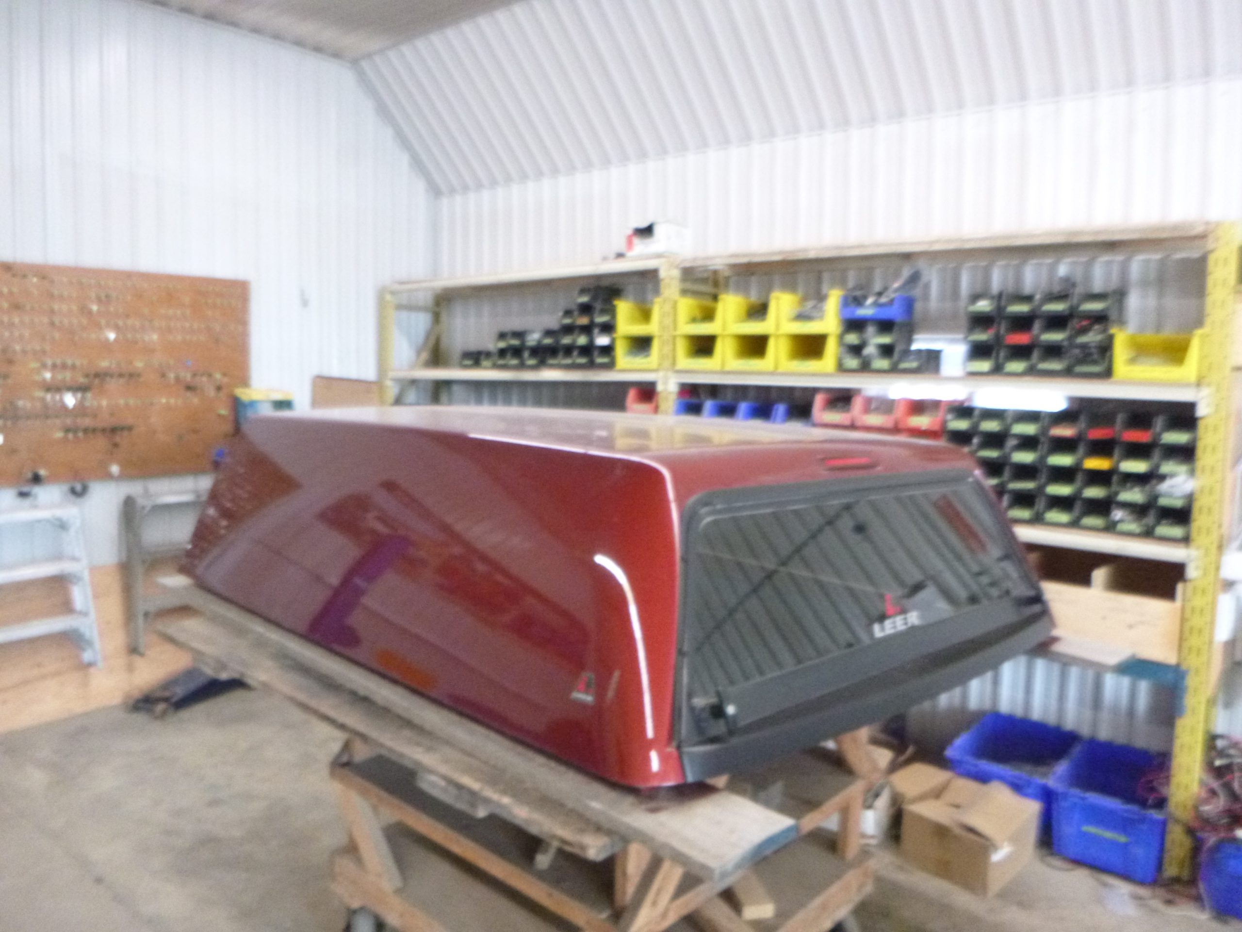 2019 - 2026 GMC Sierra 1500 6'6 GNT Volcanic Red Leer100S Truck Cap 3 2019 - 2026 GMC Sierra 1500 6'6 GNT Volcanic Red Leer100S Truck Cap - Image 3