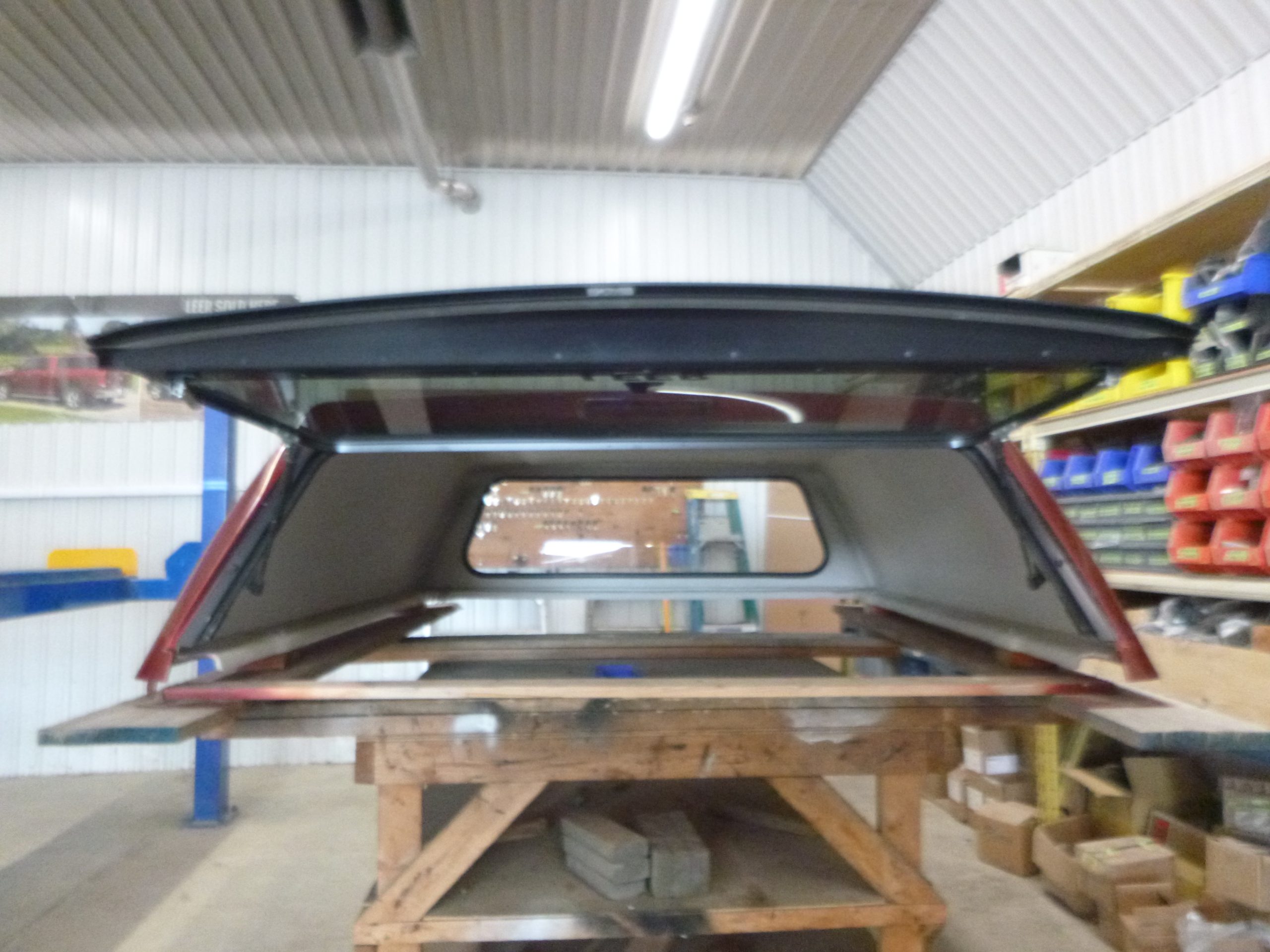 2019 - 2026 GMC Sierra 1500 6'6 GNT Volcanic Red Leer100S Truck Cap 4 2019 - 2026 GMC Sierra 1500 6'6 GNT Volcanic Red Leer100S Truck Cap - Image 4