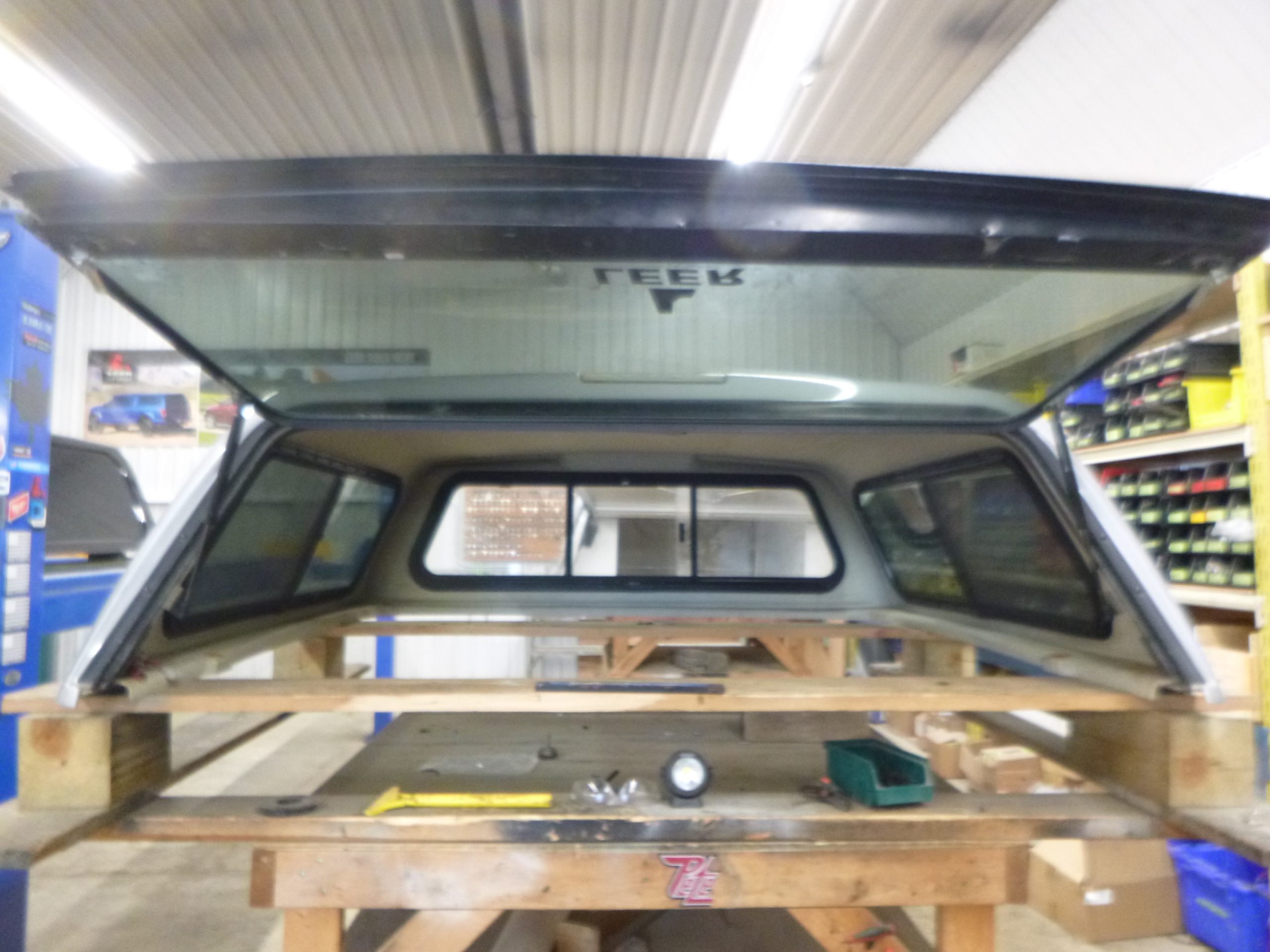 2007 - 2013 Toyota Tundra 5'6 1D6 Silver Leer100R Truck Cap - Image 4