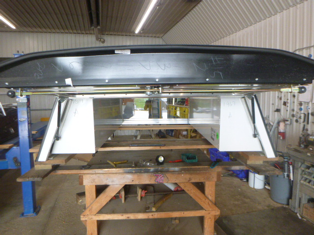 2023 - 2026 GMC Canyon or Chevrolet Colorado 5'2 White Leer Contractor Truck Cap - Image 4