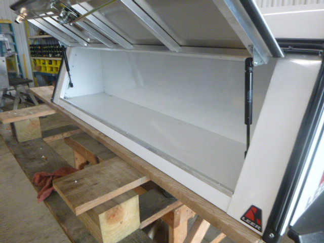 2023 - 2026 GMC Canyon or Chevrolet Colorado 5'2 White Leer Contractor Truck Cap - Image 6