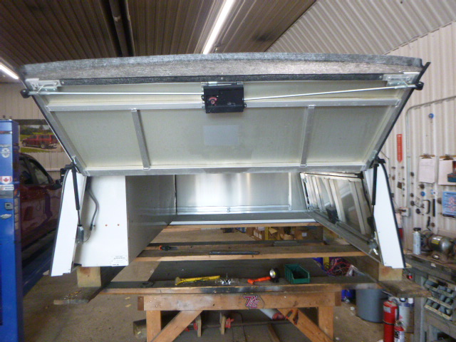 2019 - 2026 GMC Sierra or Chevrolet Silverado 1500 6'6 White ARE Contractor Truck Cap 4 2019 - 2026 GMC Sierra or Chevrolet Silverado 1500 6'6 White ARE Contractor Truck Cap - Image 4