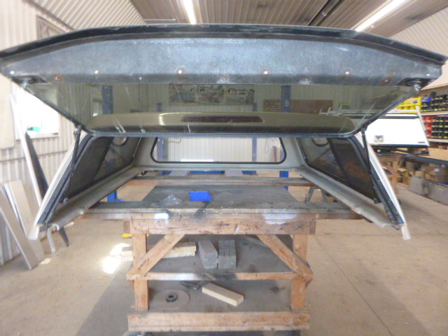 2015 - 2020 Ford F150 6'6 GN White Gold Century Truck Cap 4 2015 - 2020 Ford F150 6'6 GN White Gold Century Truck Cap - Image 4