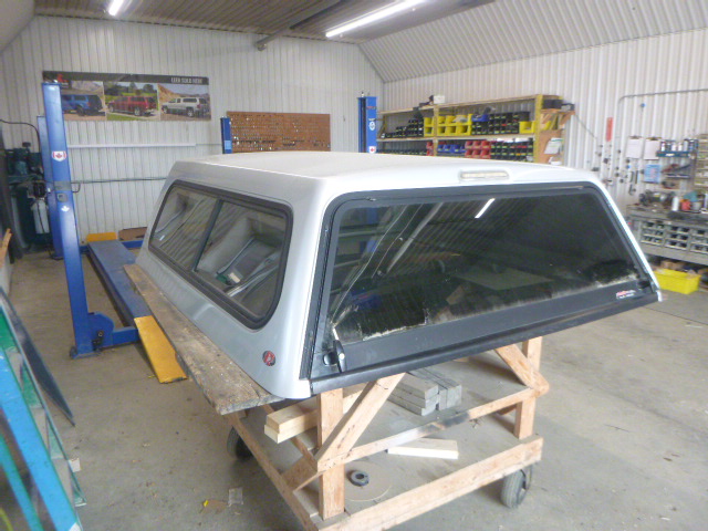 2009 - 2014 Ford F150 5'6 UX Ignot Silver Raider Truck Cap 3 2009 - 2014 Ford F150 5'6 UX Ignot Silver Raider Truck Cap - Image 3